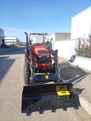 Tractor Rhinoceros T2040