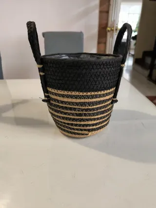 Cubre macetas mimbre negro y marrón de 19 cm