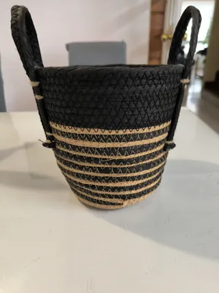 Cubre macetas mimbre negro y marrón de 19 cm