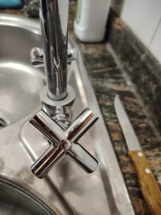 Grifo de cocina de diseño reto plateado,