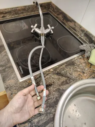 Grifo de cocina de diseño reto plateado,