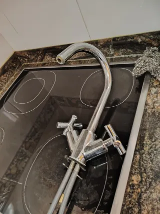 Grifo de cocina de diseño reto plateado,