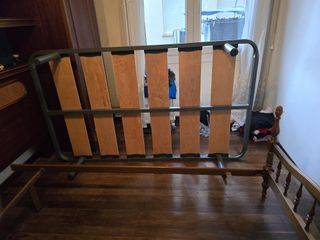 Somier metálico con láminas gruesas de madera