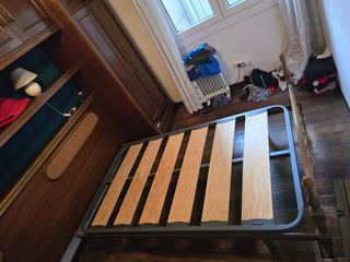 Somier metálico con láminas gruesas de madera