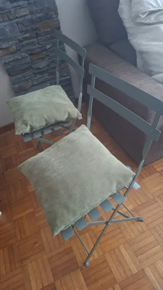 Sillas plegables verde oscuro impecables 2 unidad