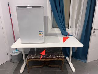 Mesa de escritorio blanca