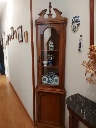 Mobile angolo in legno e vetro