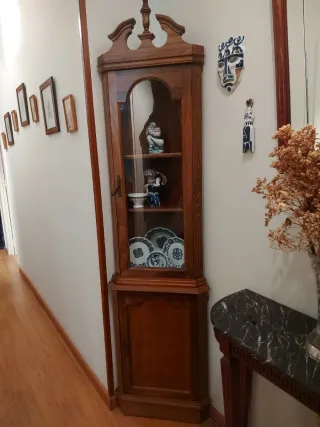 Mobile angolo in legno e vetro