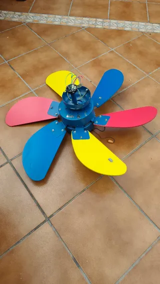 Ventilador de techo multicolor