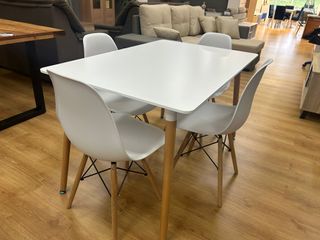 Mesa Nórdica + 4 Sillas Blancas