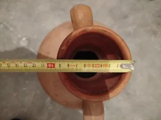 Cántaro antiguo de barro con asas