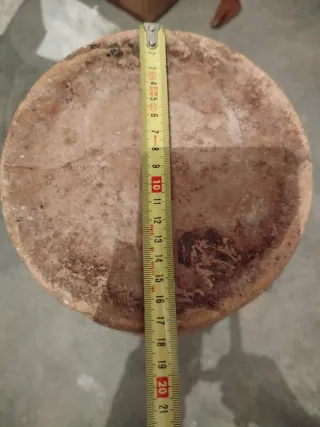 Cántaro antiguo de barro con asas