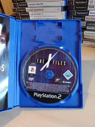 The X Files Resist Or Serve PS2 Completo