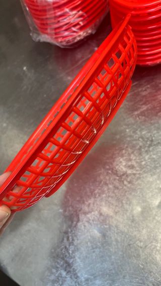 Bandejas rojas de plástico