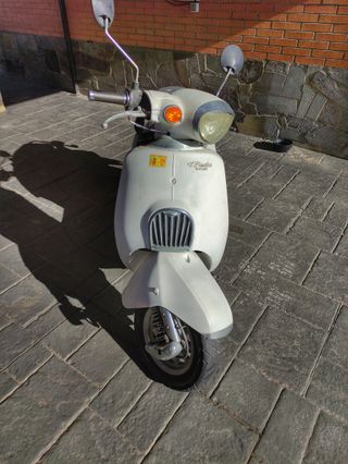 Daelim Besbi 125 Scooter Automática