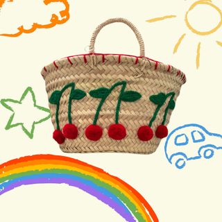 Bolso de paja con cerezas