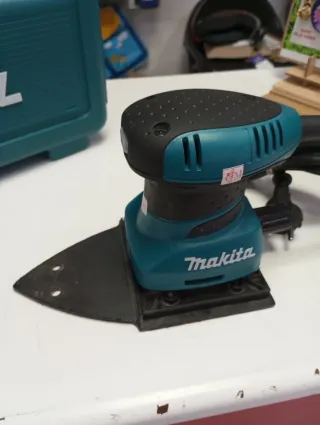 Lijadora Orbital Makita con Maletín