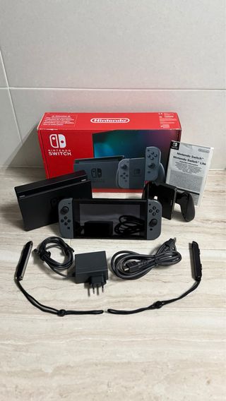 Nintendo Switch V2 + Caja y Accesorios