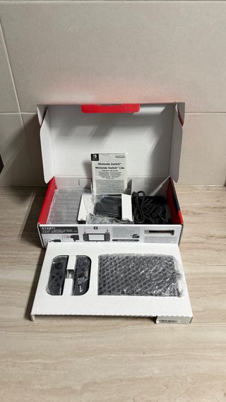 Nintendo Switch V2 + Caja y Accesorios