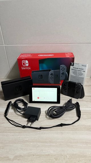 Nintendo Switch V2 + Caja y Accesorios