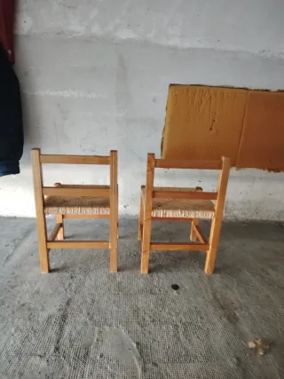 Juego de 2 Sillas Pequeñas de Madera