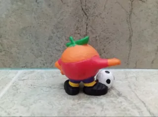 Naranjito pack: Figura de 1981 + Postal