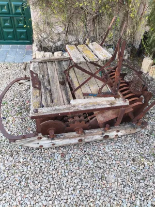 Trillo antiguo para decoración