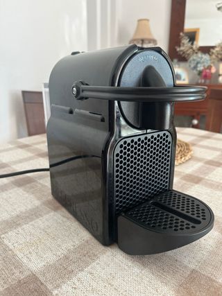 Cafetera Nespresso Negra
