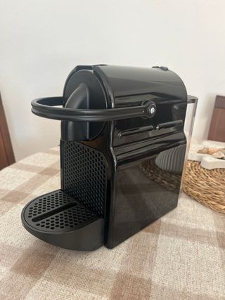 Cafetera Nespresso Negra