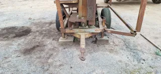 Sierra cinta con astilladora para leña