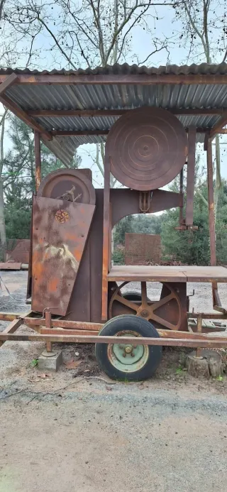 Sierra cinta con astilladora para leña