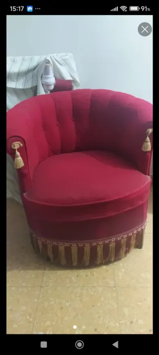 2 sillones y banqueta de terciopelo rojo