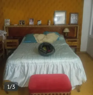 2 sillones y banqueta de terciopelo rojo