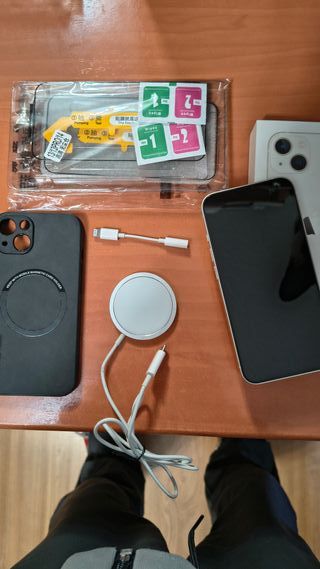 iPhone 13 + Accesorios