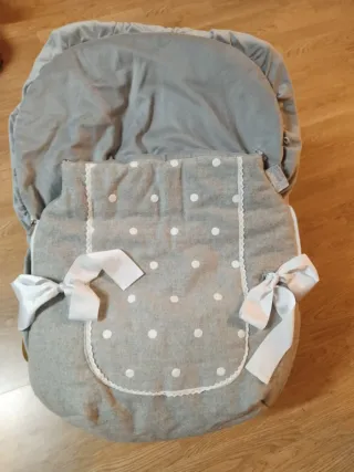 Saco Maxi-Cosi / Hamaca Bebé Gris Lunares