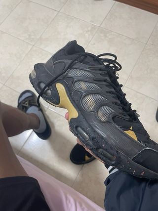 Zapatillas Nike Negras y Doradas