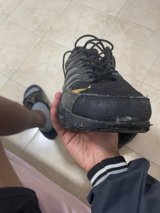 Zapatillas Nike Negras y Doradas