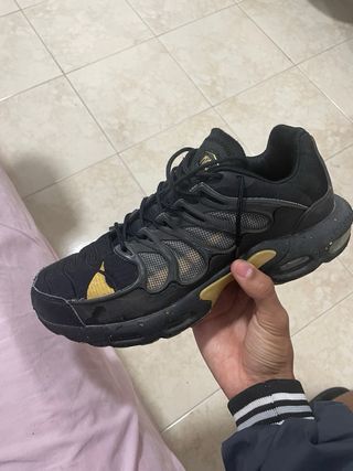 Zapatillas Nike Negras y Doradas