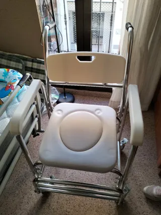 Sillón water con ruedas a estrenar