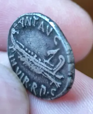 Denario Marco Antonio Legión XXI. Año 32-31 a.C