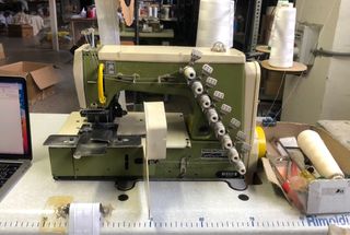 Máquina de coser industrial