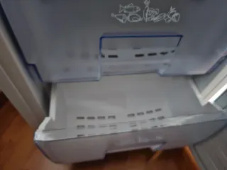 Congelador vertical Beko FNE 1072