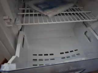 Congelador vertical Beko FNE 1072