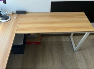 Escritorio de madera en L