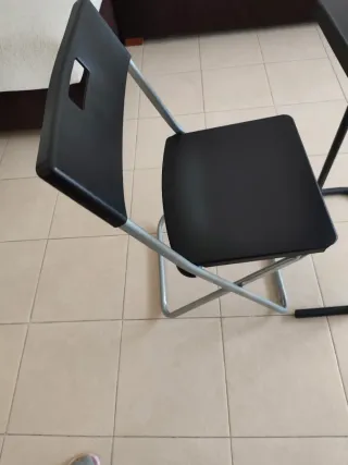 Escritorio y Silla Negra Plegable