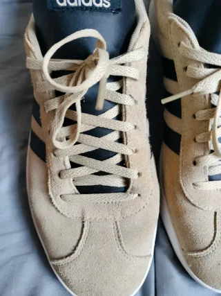 Oferta Zapatillas Adidas Beige y Negro