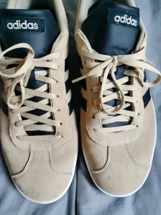 Oferta Zapatillas Adidas Beige y Negro
