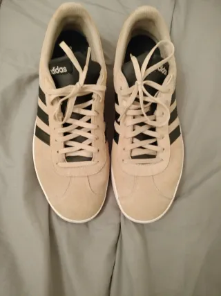 Oferta Zapatillas Adidas Beige y Negro