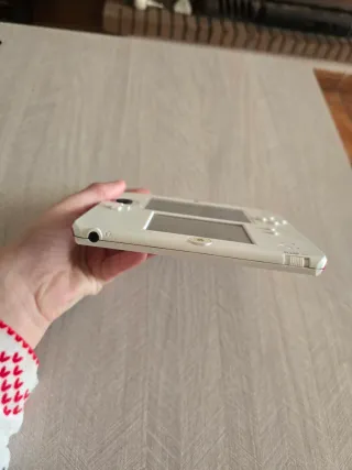 Nintendo 2DS Bianca