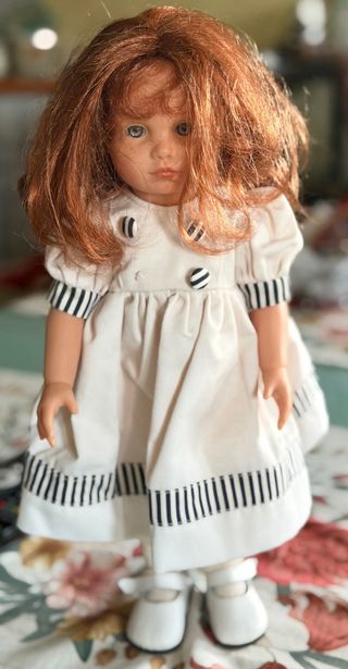 Muñeca ASÍ pelirroja vestido marinero